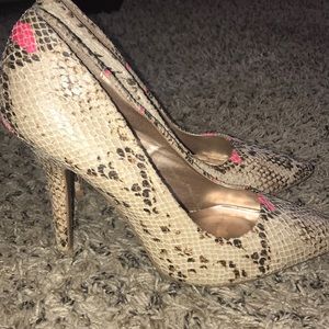 🐍 SUPER cute snakeskin heels! Only worn twice!